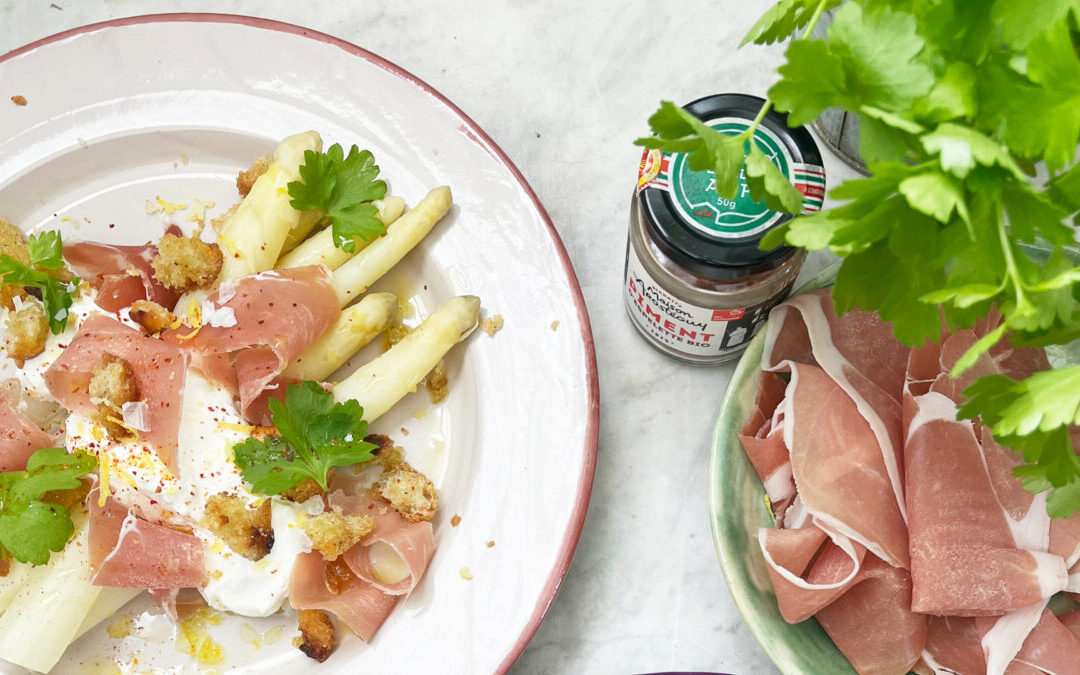 Asperges met Ganda Ham, burrata en pangrattato