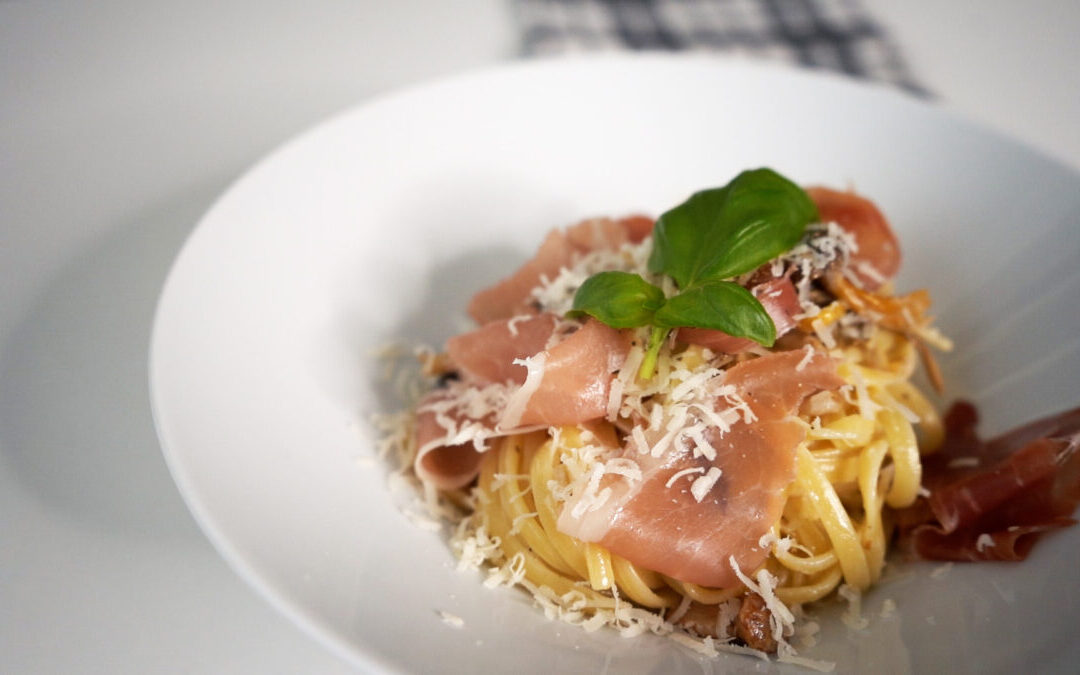 Linguine des champignons forestiers et du jambon Ganda